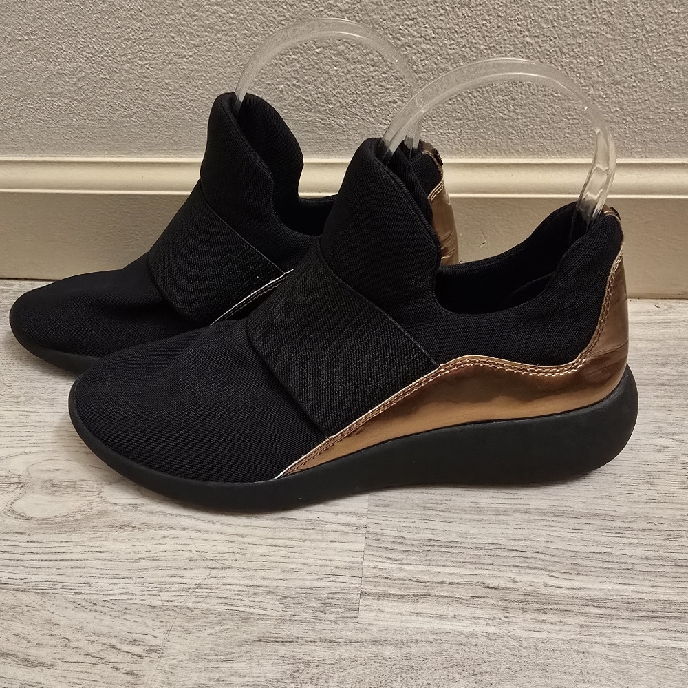 EUC Donna Karen Black/Gold sneakers, Sz 6